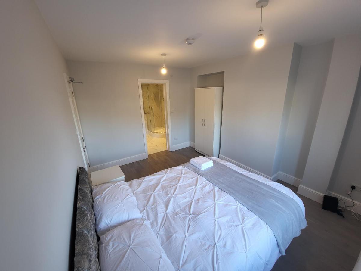 High Spec Large 6 Bedroom House! Kingston upon Thames  Extérieur photo