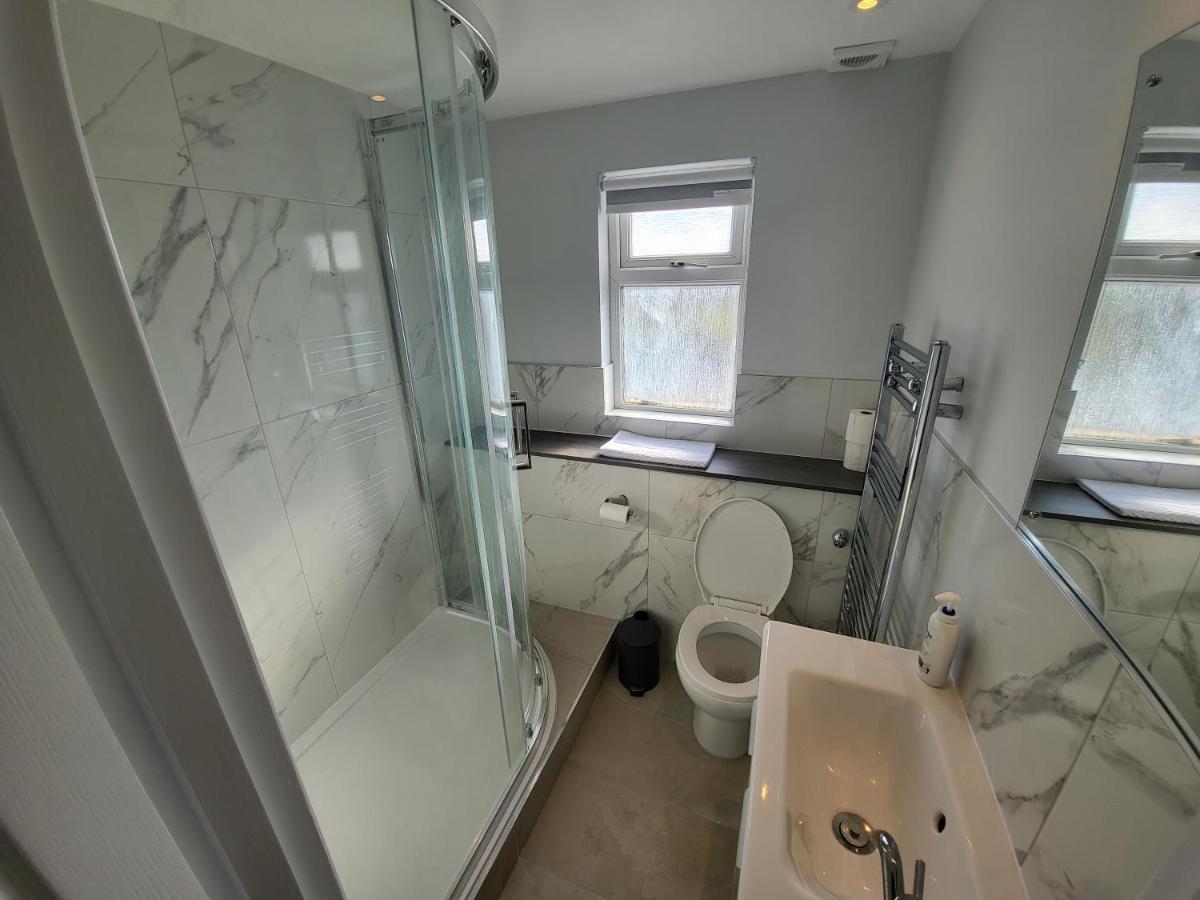 High Spec Large 6 Bedroom House! Kingston upon Thames  Extérieur photo