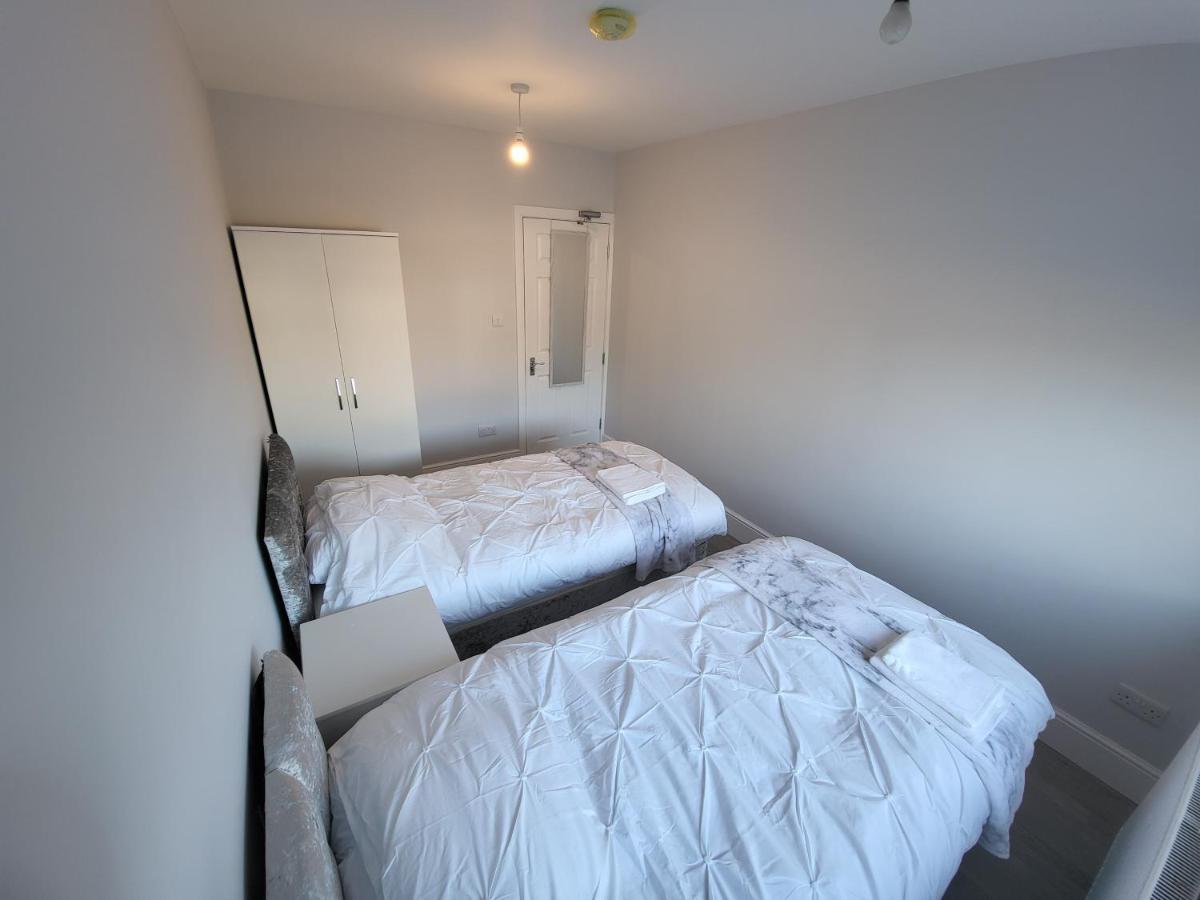 High Spec Large 6 Bedroom House! Kingston upon Thames  Extérieur photo
