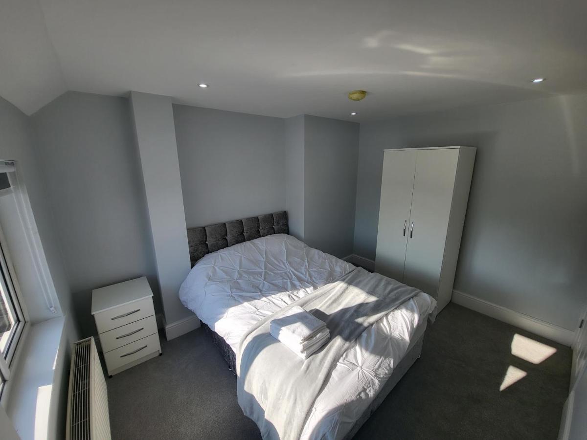 High Spec Large 6 Bedroom House! Kingston upon Thames  Extérieur photo