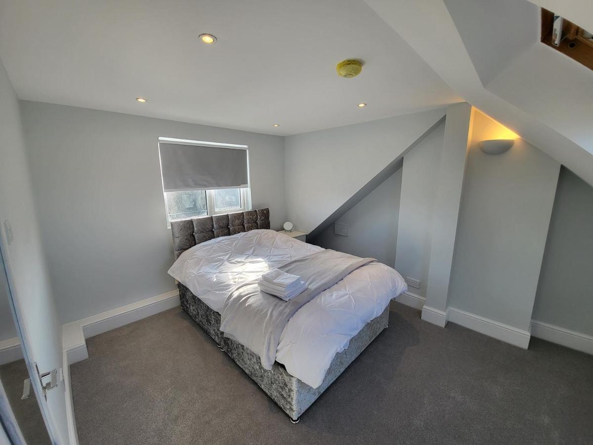 High Spec Large 6 Bedroom House! Kingston upon Thames  Extérieur photo