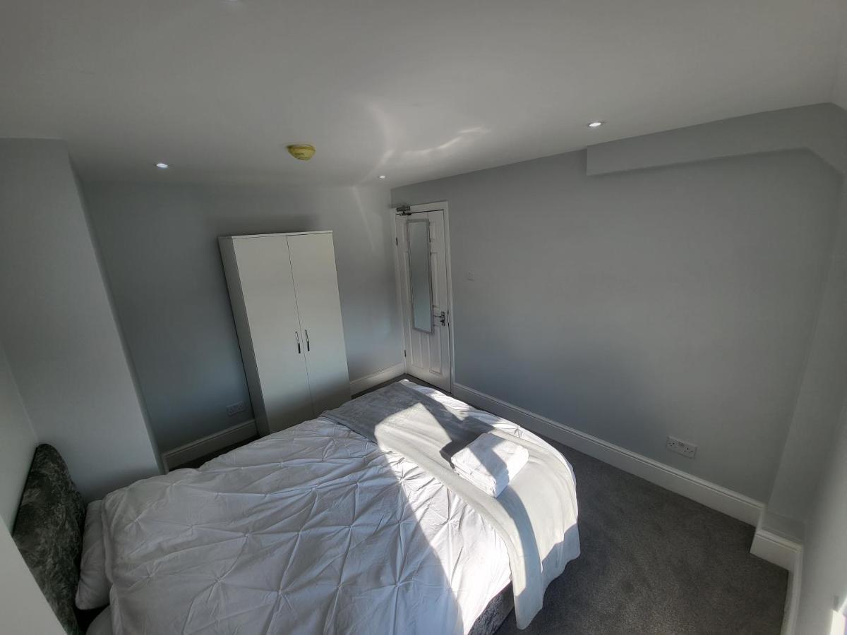 High Spec Large 6 Bedroom House! Kingston upon Thames  Extérieur photo
