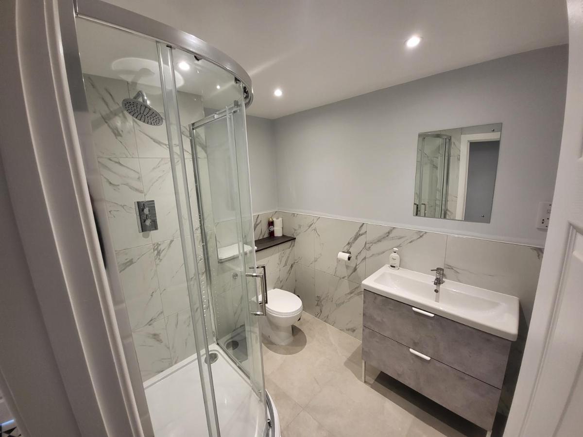 High Spec Large 6 Bedroom House! Kingston upon Thames  Extérieur photo