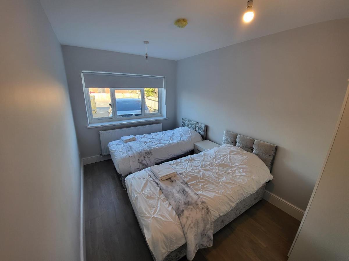 High Spec Large 6 Bedroom House! Kingston upon Thames  Extérieur photo