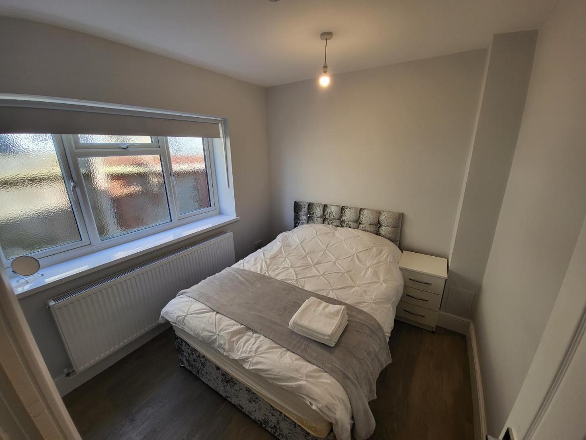 High Spec Large 6 Bedroom House! Kingston upon Thames  Extérieur photo