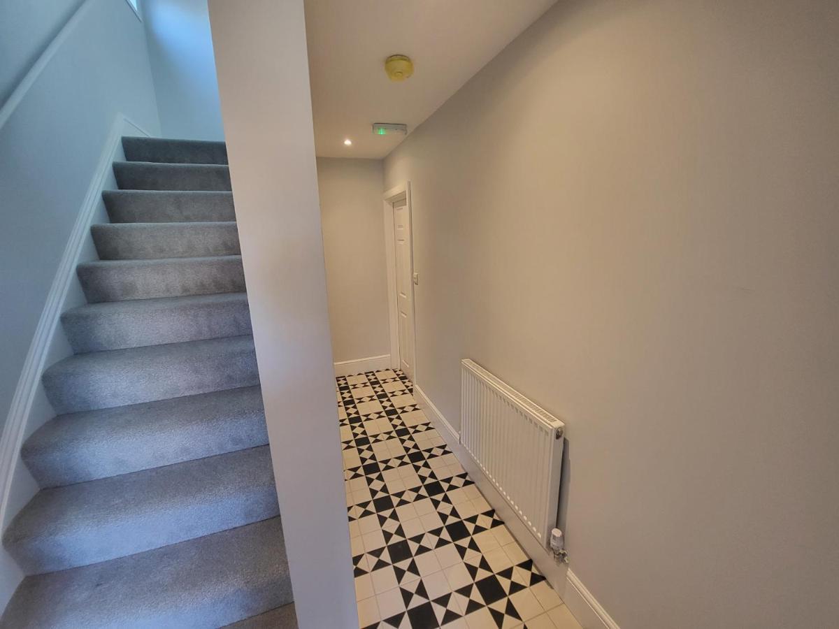 High Spec Large 6 Bedroom House! Kingston upon Thames  Extérieur photo