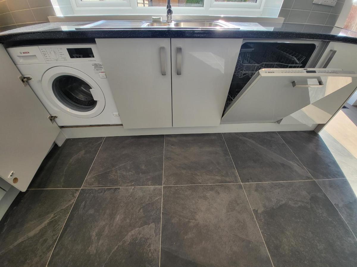 High Spec Large 6 Bedroom House! Kingston upon Thames  Extérieur photo