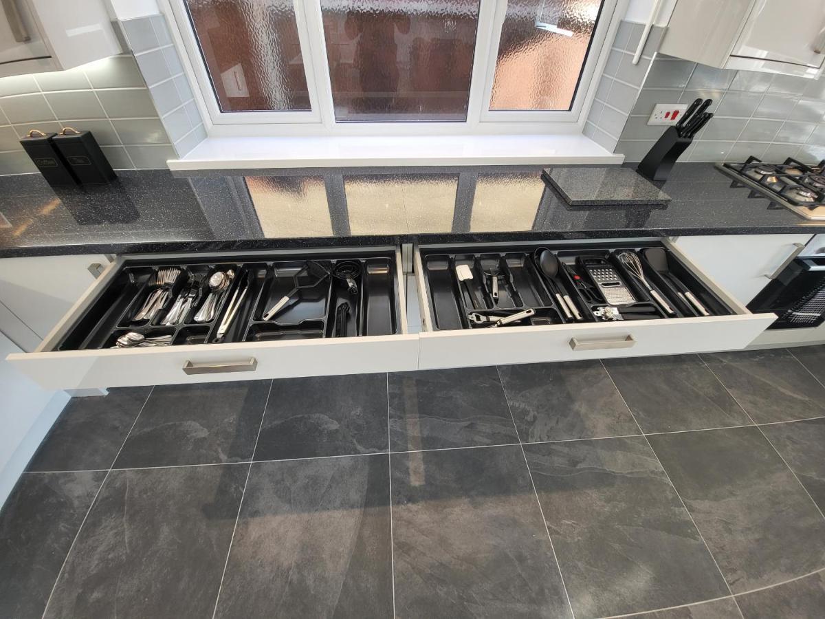 High Spec Large 6 Bedroom House! Kingston upon Thames  Extérieur photo