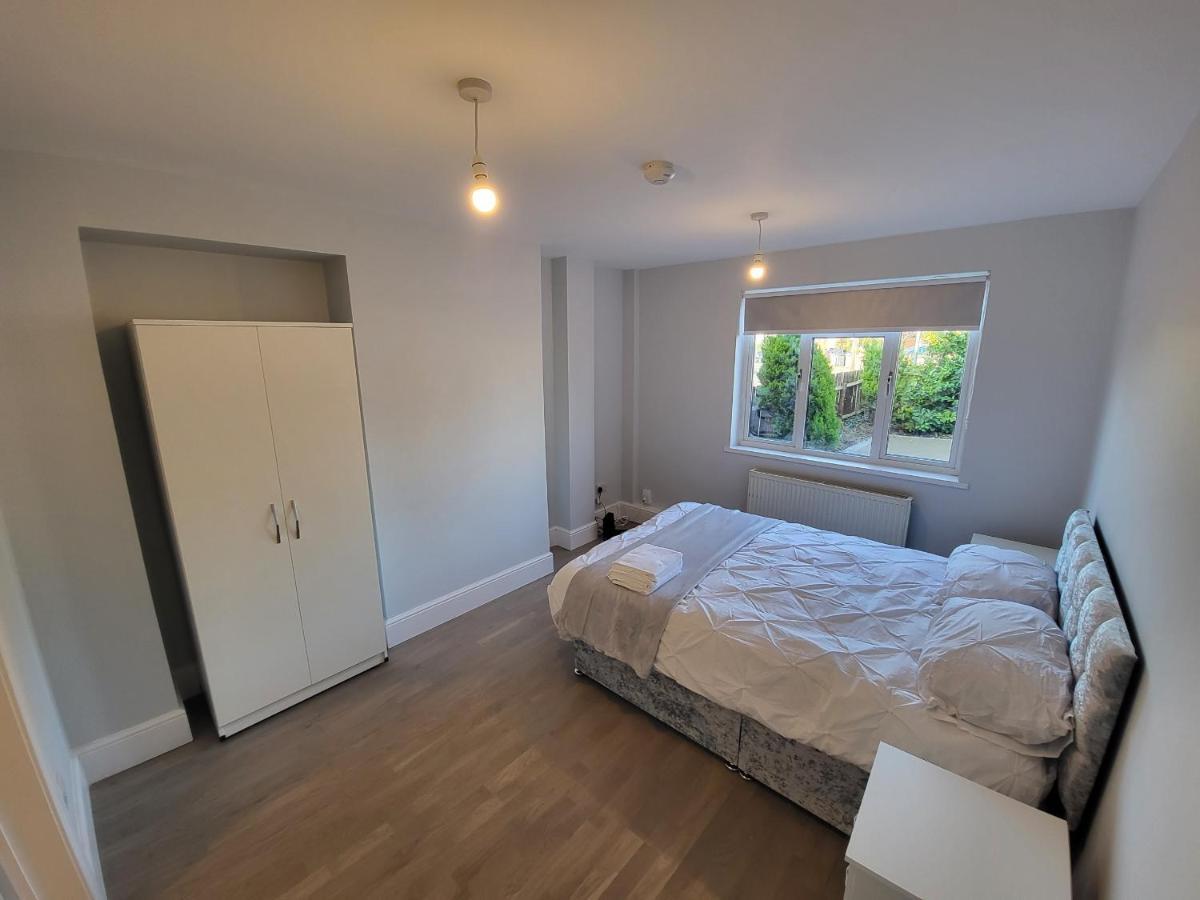 High Spec Large 6 Bedroom House! Kingston upon Thames  Extérieur photo