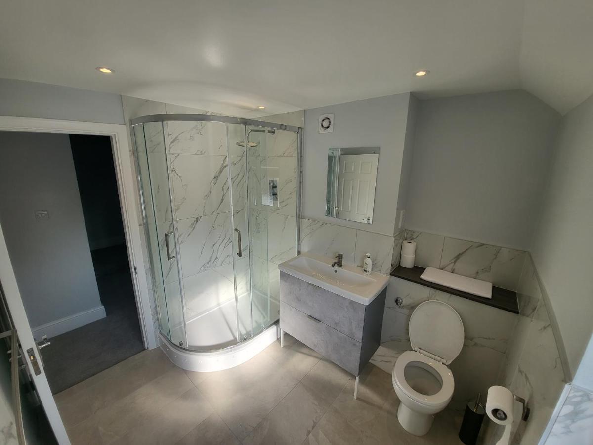High Spec Large 6 Bedroom House! Kingston upon Thames  Extérieur photo