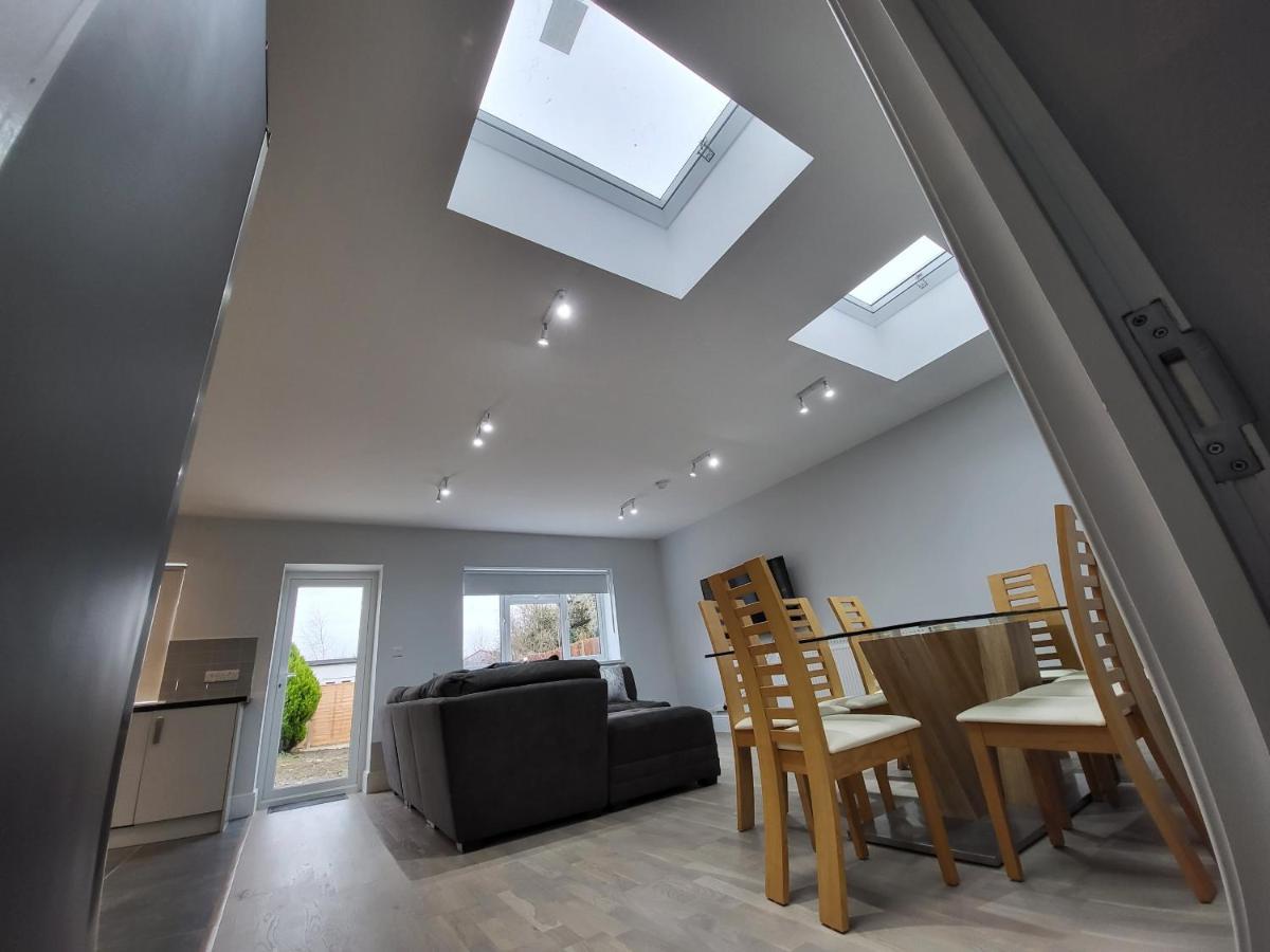 High Spec Large 6 Bedroom House! Kingston upon Thames  Extérieur photo