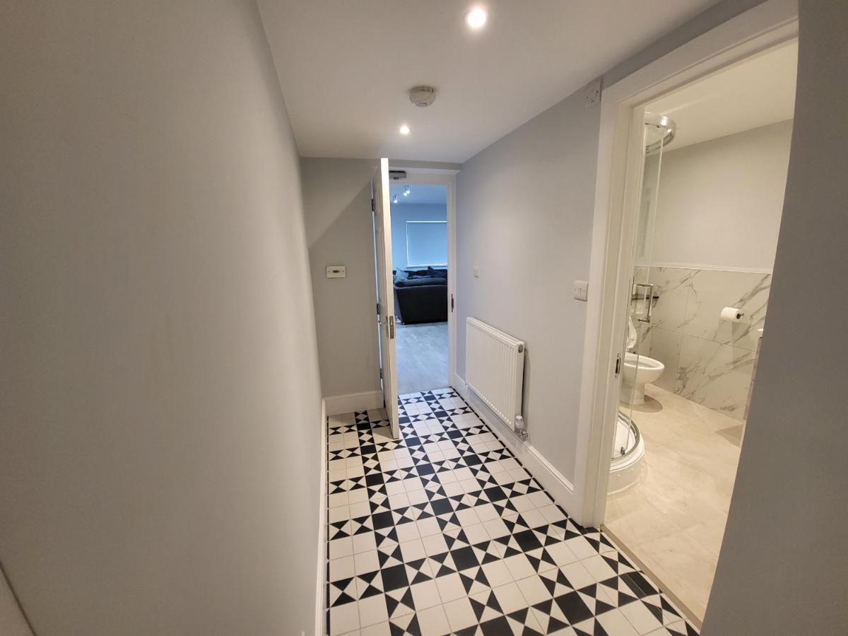 High Spec Large 6 Bedroom House! Kingston upon Thames  Extérieur photo