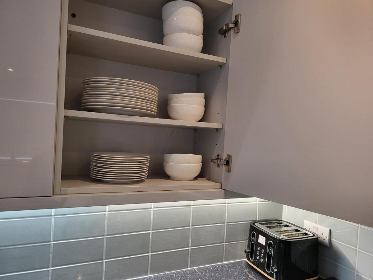 High Spec Large 6 Bedroom House! Kingston upon Thames  Extérieur photo