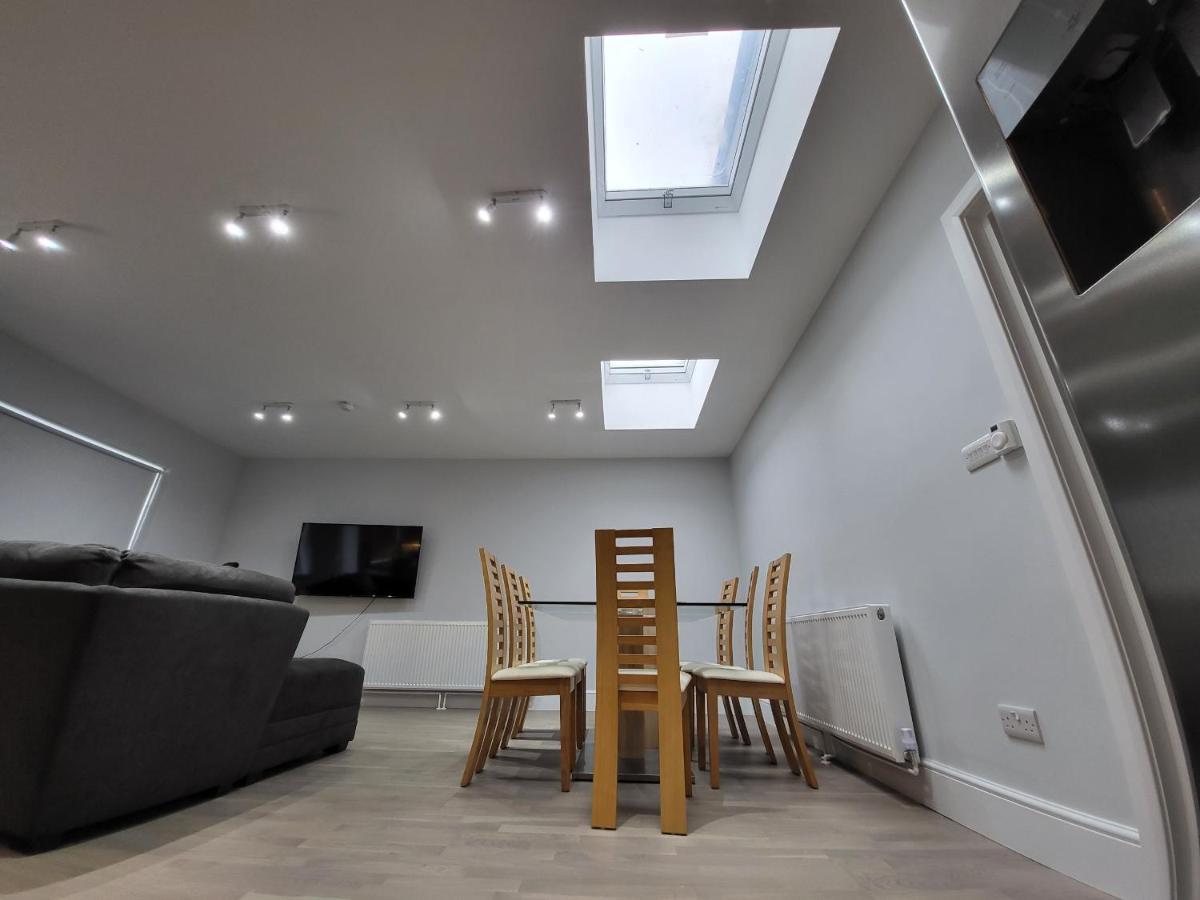 High Spec Large 6 Bedroom House! Kingston upon Thames  Extérieur photo